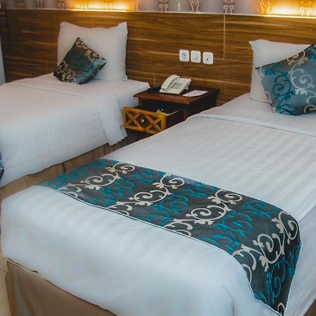 Grand Amira Hotel Solo, Azana Hotels Collection Exteriör bild