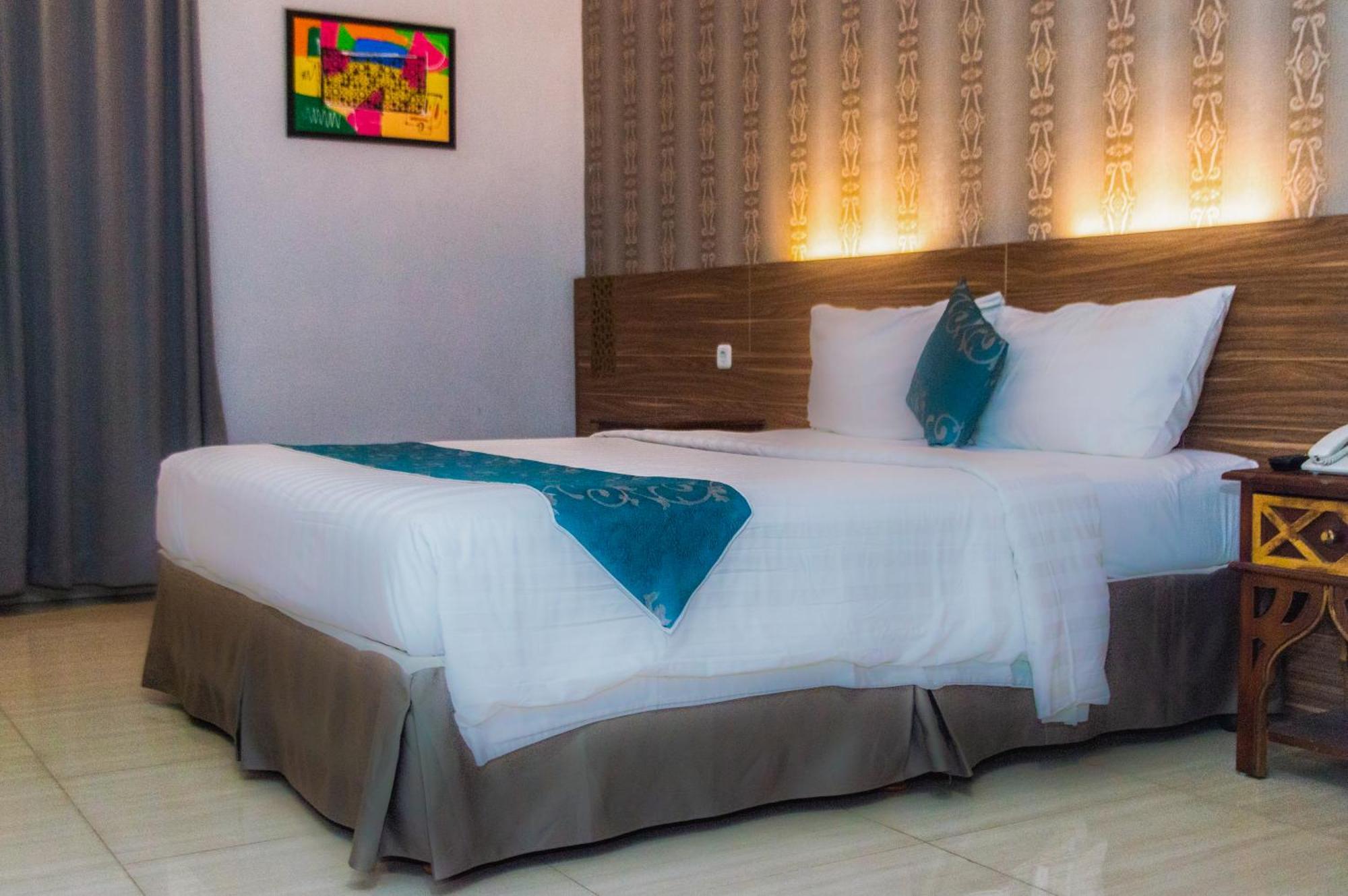 Grand Amira Hotel Solo, Azana Hotels Collection Exteriör bild