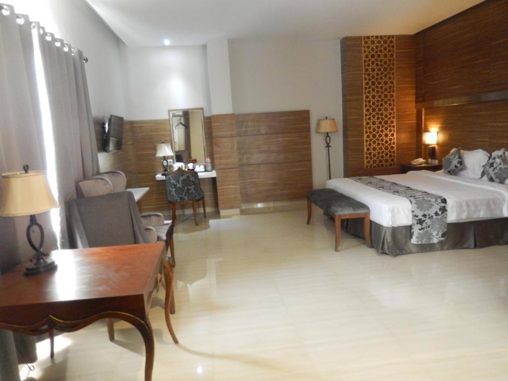 Grand Amira Hotel Solo, Azana Hotels Collection Exteriör bild