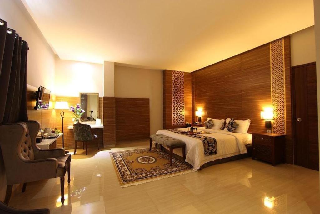 Grand Amira Hotel Solo, Azana Hotels Collection Exteriör bild