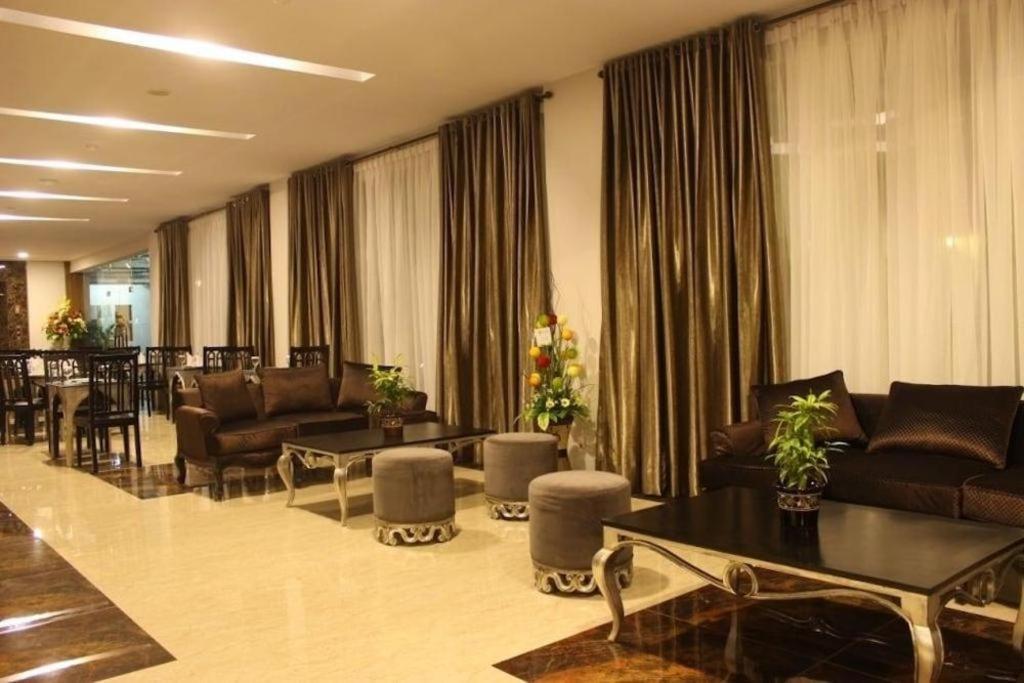 Grand Amira Hotel Solo, Azana Hotels Collection Exteriör bild