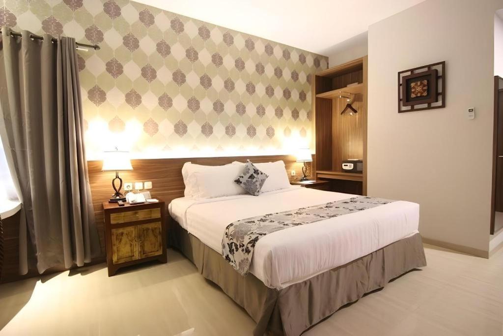 Grand Amira Hotel Solo, Azana Hotels Collection Exteriör bild