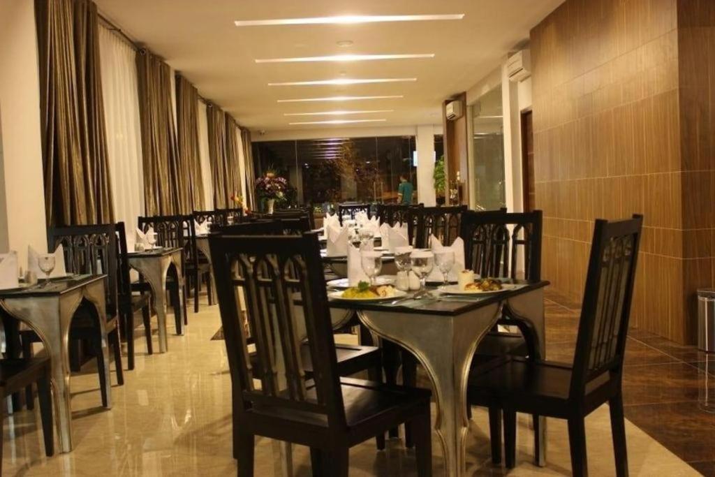 Grand Amira Hotel Solo, Azana Hotels Collection Exteriör bild
