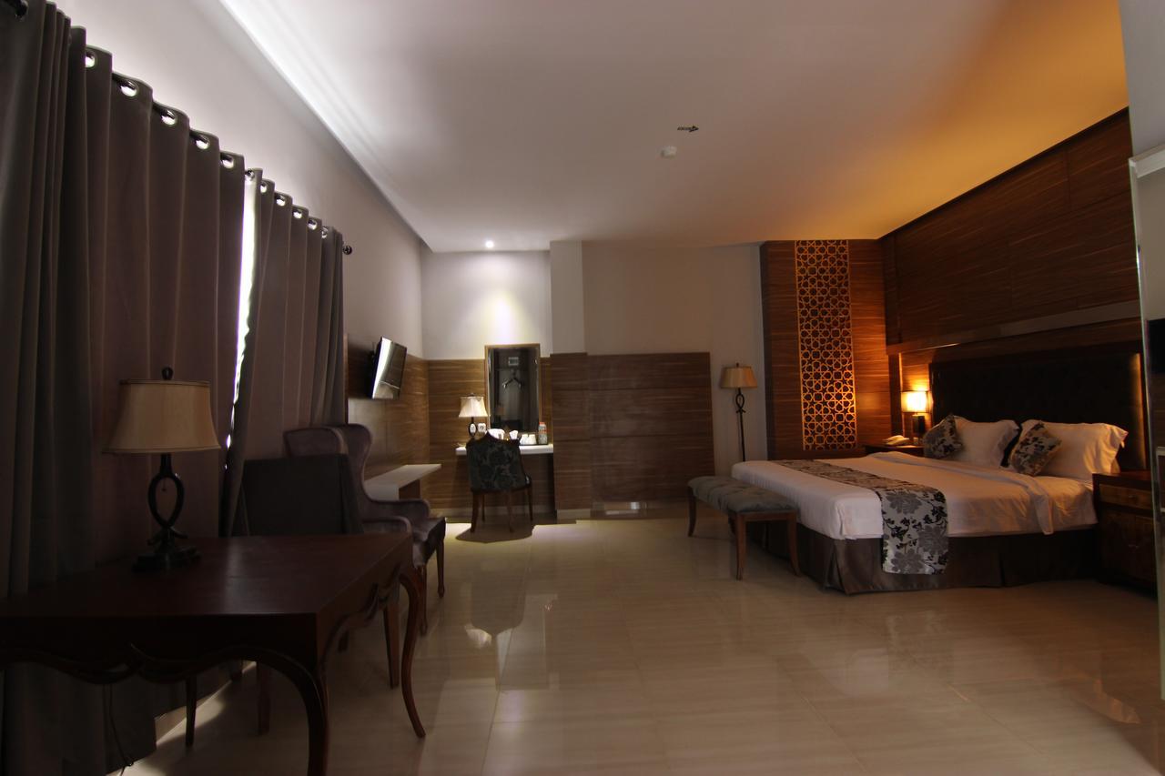 Grand Amira Hotel Solo, Azana Hotels Collection Exteriör bild