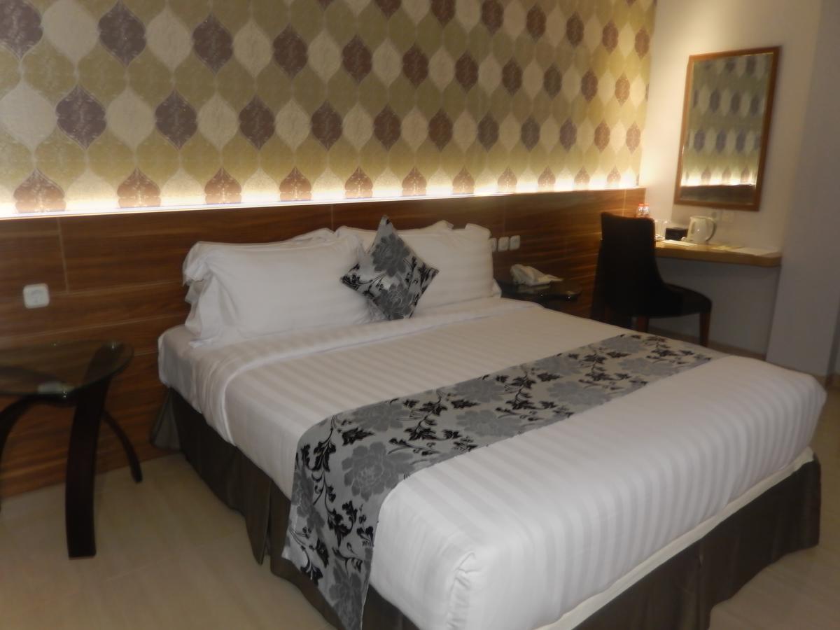 Grand Amira Hotel Solo, Azana Hotels Collection Exteriör bild