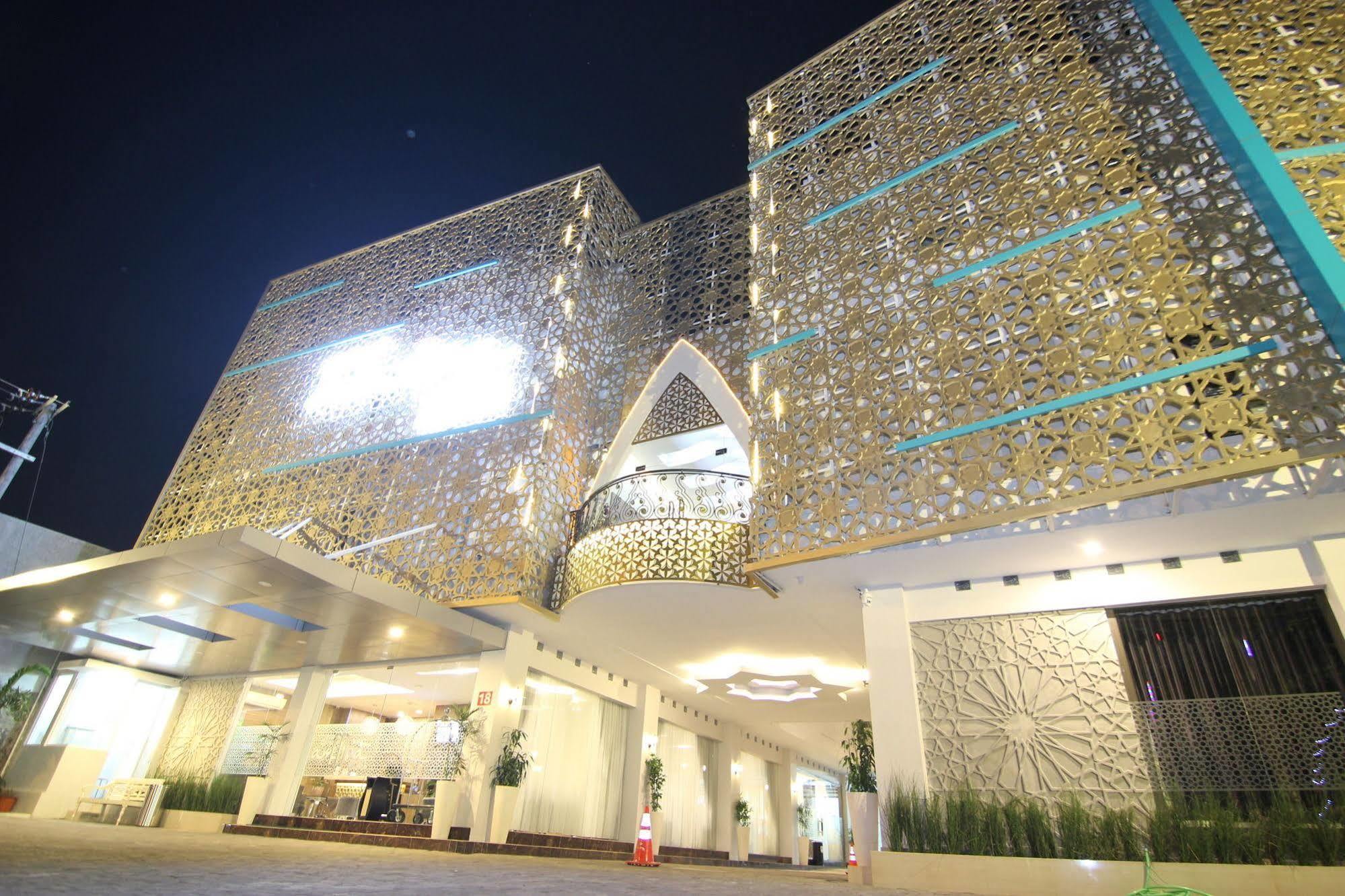 Grand Amira Hotel Solo, Azana Hotels Collection Exteriör bild